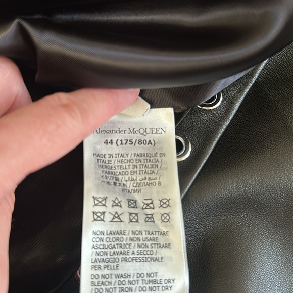 Alexander McQueen eyelet-embellished leather shorts Sz 44 **NWT** - Picture 15 of 15